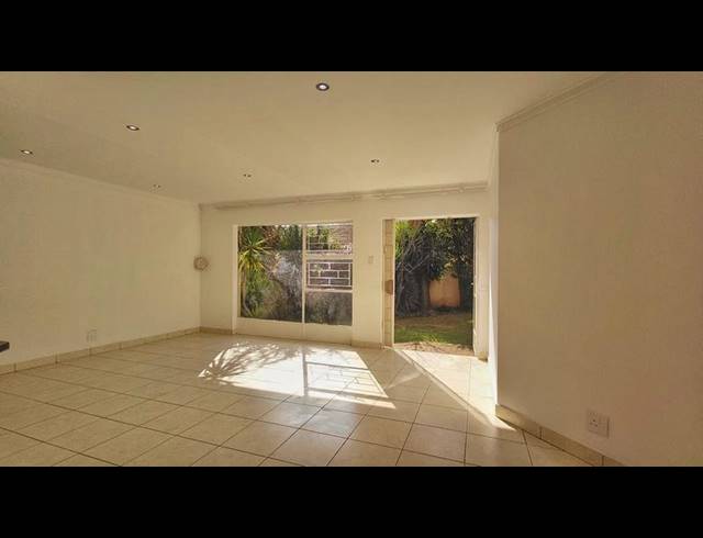 2 BEDROOM TOWNHOUSE FOR SALE IN HEUWELSIG